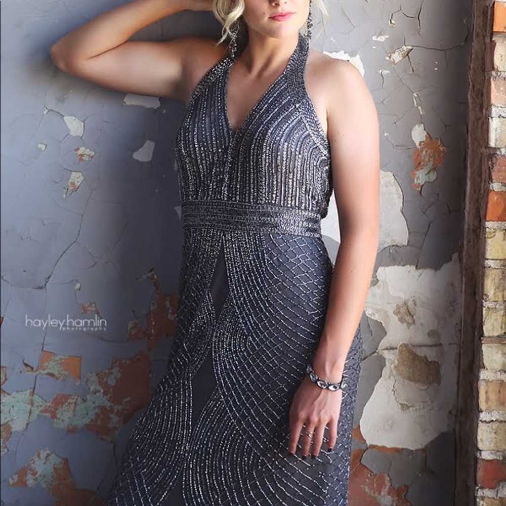 Elegant party wedding gown! Size women’s 6 Stunning dress!